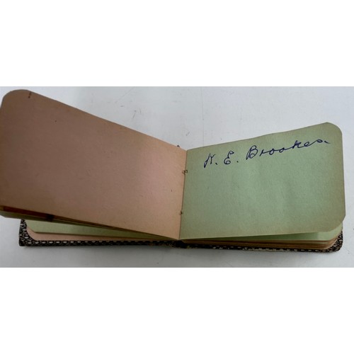 929 - Leeds United interest. A small autograph book containing autographs relating to Leeds United in 1962... 