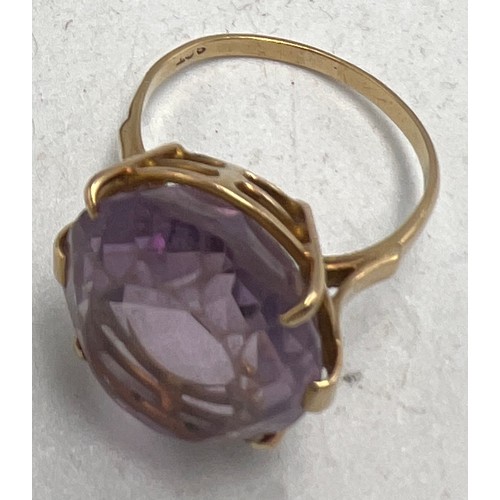 659 - A 9 carat gold ring set with large paste purple stone. Weight 10gm. Size X.