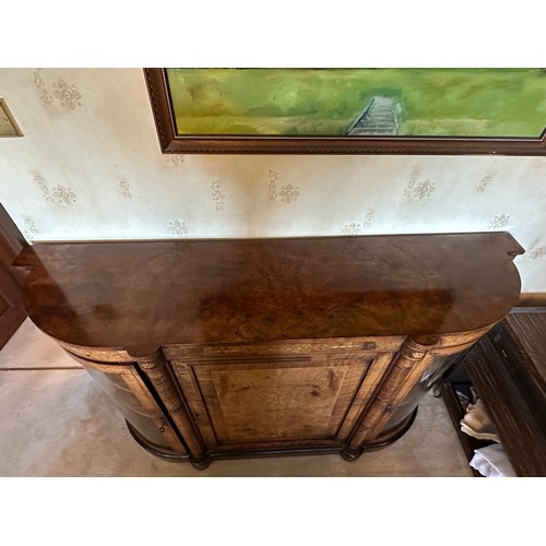 86 - A burr walnut inlaid credenza sideboard with curved glass doors to each side with two shelves. Centr... 