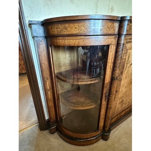 86 - A burr walnut inlaid credenza sideboard with curved glass doors to each side with two shelves. Centr... 