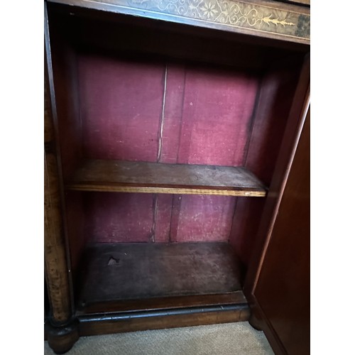 86 - A burr walnut inlaid credenza sideboard with curved glass doors to each side with two shelves. Centr... 