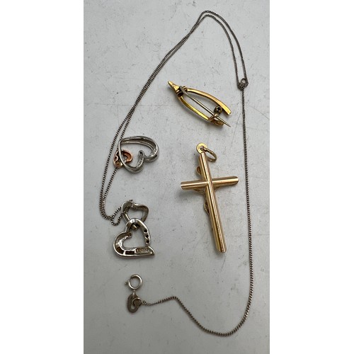 670 - Nine carat gold to include two heart pendants, one on a chain, wishbone brooch with turquoise and a ... 