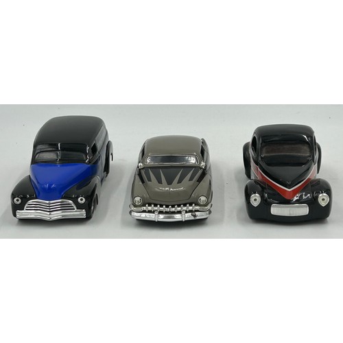 1158 - Three Harley - Davidson die cast replica models models : 1946 Chevy Street Rod 1:25 model 97899-99V,... 