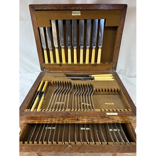 909 - A canteen of silver plated cutlery with bone handles in an oak box by Roberts & Belk Ltd Furnival Wo... 