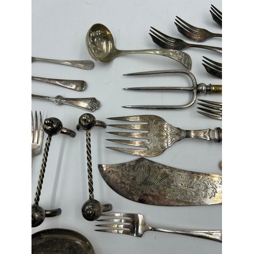 909 - A canteen of silver plated cutlery with bone handles in an oak box by Roberts & Belk Ltd Furnival Wo... 