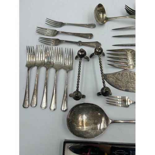 909 - A canteen of silver plated cutlery with bone handles in an oak box by Roberts & Belk Ltd Furnival Wo... 