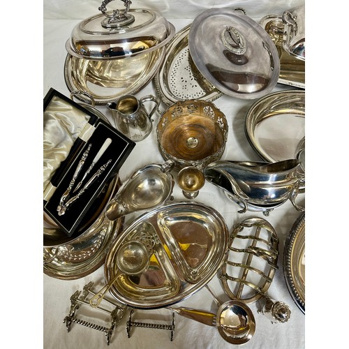 771 - A quantity of silver plate to include 5 lidded tureens, toast rack, wine coaster, nutcracker, Elking... 