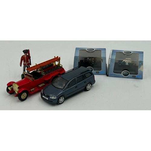 1161 - A boxed Corgi Century Tram 36712, a boxed Paul's Model Art Minichamps Presidential Parade Vehicle X-... 