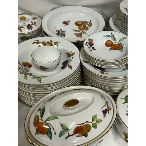 468 - A very large quantity of Royal Worcester 'Evesham': 12 x soup bowls, 12 x cups and saucers, large fl... 