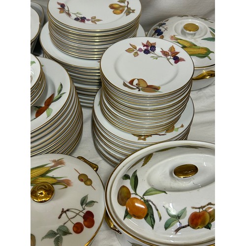 468 - A very large quantity of Royal Worcester 'Evesham': 12 x soup bowls, 12 x cups and saucers, large fl... 