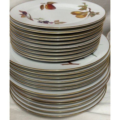 468 - A very large quantity of Royal Worcester 'Evesham': 12 x soup bowls, 12 x cups and saucers, large fl... 