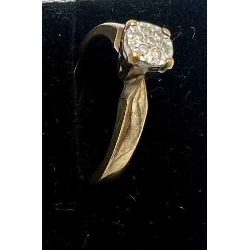 678 - A nine carat gold ring set with seven clear stones. Size M/N. Weight 2.7gm.