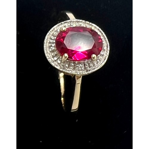 680 - A 9 carat gold cluster ring set with pink and clear stones. Size Q. Weight 2.3gm.