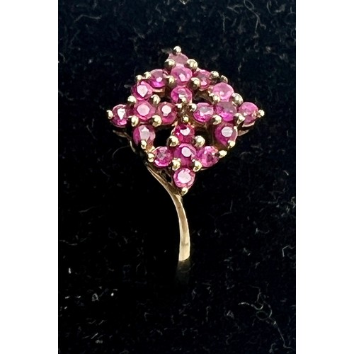 682 - A 9 carat gold ring set with multiple pink gem stones. Size P. Weight 1.7gm.