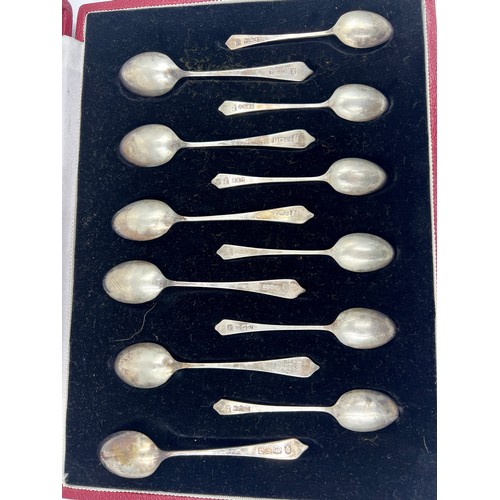 849 - A boxed set of six tea and coffee spoons. Various assay offices. 1961. Total weight 100gm.