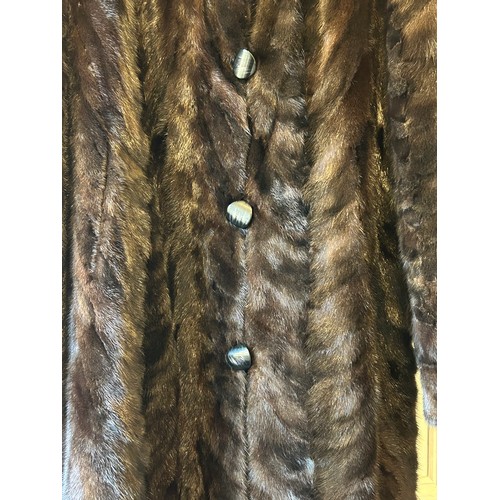 885 - A good quality French mink coat by Fourrures Gauthier of Nancy. Shoulder to hem 96cm, underarm to un... 