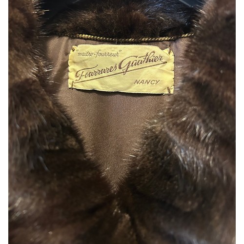 885 - A good quality French mink coat by Fourrures Gauthier of Nancy. Shoulder to hem 96cm, underarm to un... 