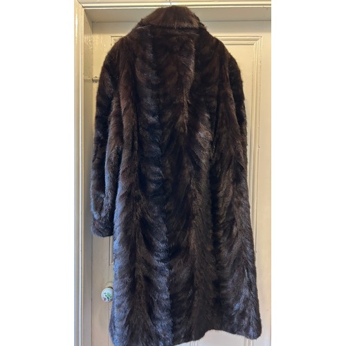 885 - A good quality French mink coat by Fourrures Gauthier of Nancy. Shoulder to hem 96cm, underarm to un... 