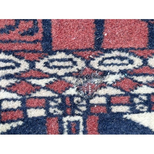 1105 - Two wool rugs. Red ground 150 x 96cm excl. tassels, blue ground 94 x 146cm excl. tassels.