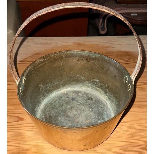 905 - Two 19thC brass jam pans, largest 27cm d.