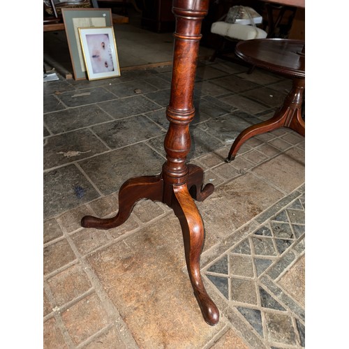 123 - A 19thC mahogany tilt top pedestal table with circular top. 59 d x 73cm h.