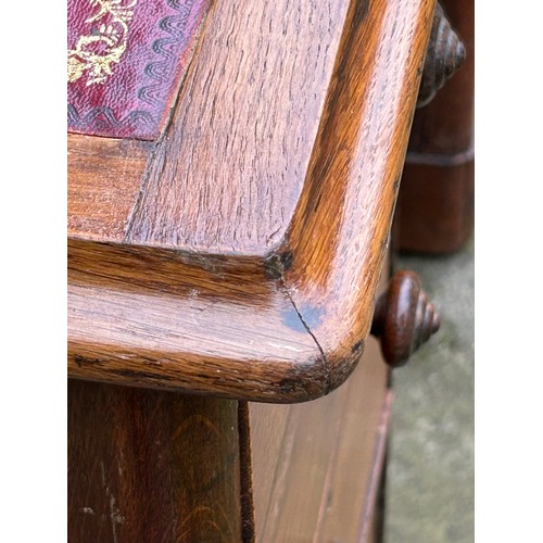 126 - A 19thC oak pedestal desk with tooled red leather top. 123cm w x 75cm h x 62cm d.