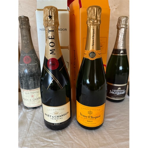 Champagne: Veuve Clicquot, Moet x 2, G.H. Mumm, Lanson