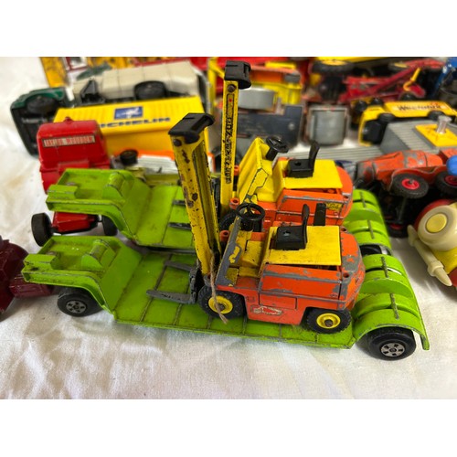 1279 - A large collection of die cast vehicles to include Matchbox, Corgi, Dinky, Tri-ang and others.