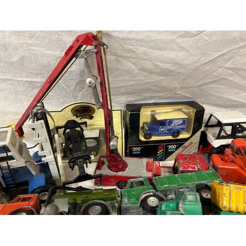 1279 - A large collection of die cast vehicles to include Matchbox, Corgi, Dinky, Tri-ang and others.