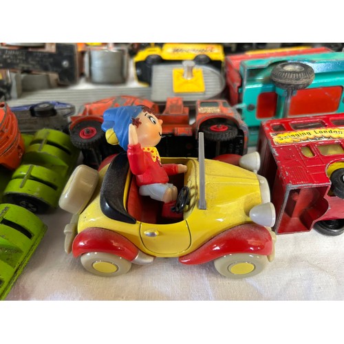 1279 - A large collection of die cast vehicles to include Matchbox, Corgi, Dinky, Tri-ang and others.