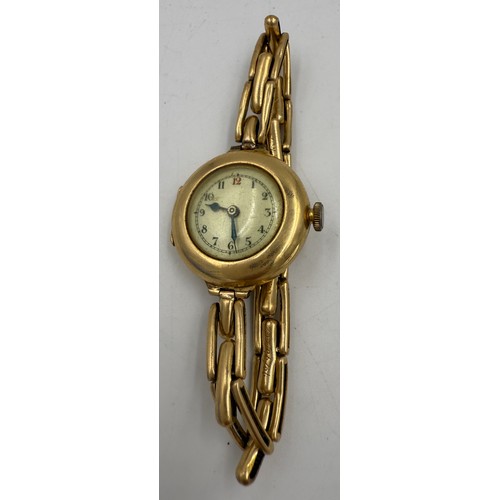 995 - An 18ct gold ladies wristwatch on expanding gold strap marked 18ct. Total weight 25.65gm.