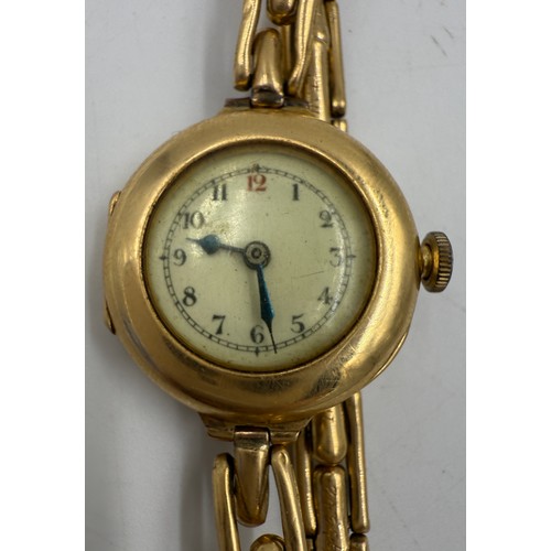 995 - An 18ct gold ladies wristwatch on expanding gold strap marked 18ct. Total weight 25.65gm.
