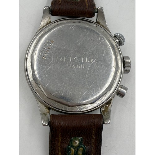 996 - A Universal Chronograph Geneve Compur 30 gentleman's wristwatch, circa 1940-41, Spillmann case back ... 