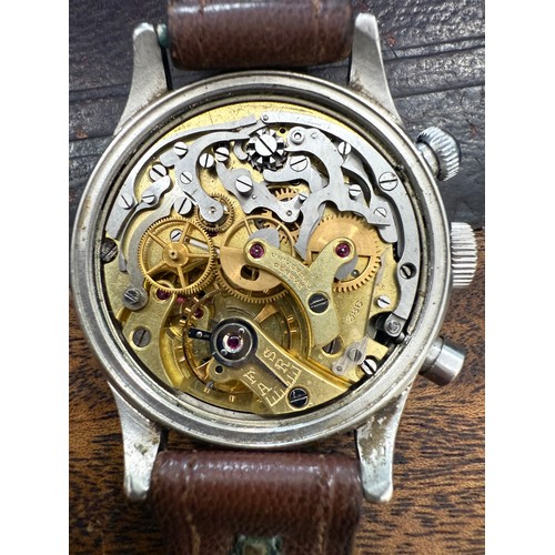 996 - A Universal Chronograph Geneve Compur 30 gentleman's wristwatch, circa 1940-41, Spillmann case back ... 