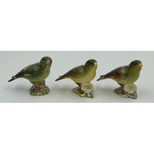 33 - A collection of Beswick birds to include barn owl 1046 19cm, 3 x small barn owls, cockatoo 1180, par... 