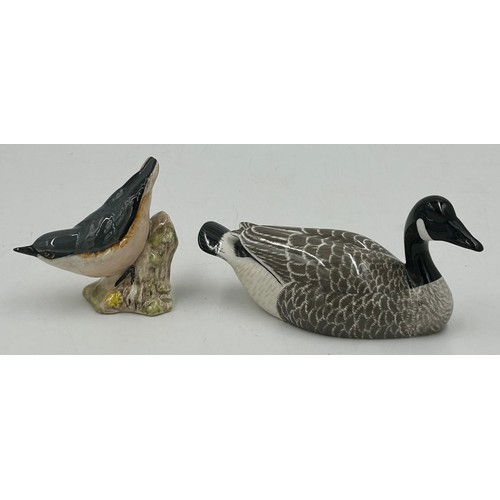 33 - A collection of Beswick birds to include barn owl 1046 19cm, 3 x small barn owls, cockatoo 1180, par... 