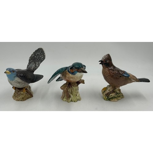 34 - A collection of Beswick birds to include Pheasant 849, Pigeon 1383, Cuckoo 2315, Jay 2417, Pair of G... 