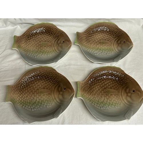 37 - A collection of Shorter & Son fish ware plates to include large plate 51cm l, 2 x plates 37cm, 2 x l... 