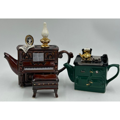 40 - A selection of ceramics to include Disney: Winnie the Pooh clock, 2 x large mugs, 2 x Wedgwood Peter... 