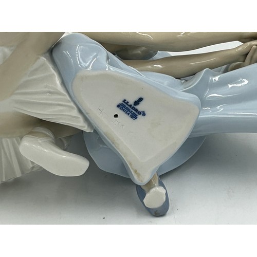 43 - Two large Lladro figures to include 'Ballerina with Jester' Daisa 1977 length 36cm, 'Privilege' Lady... 