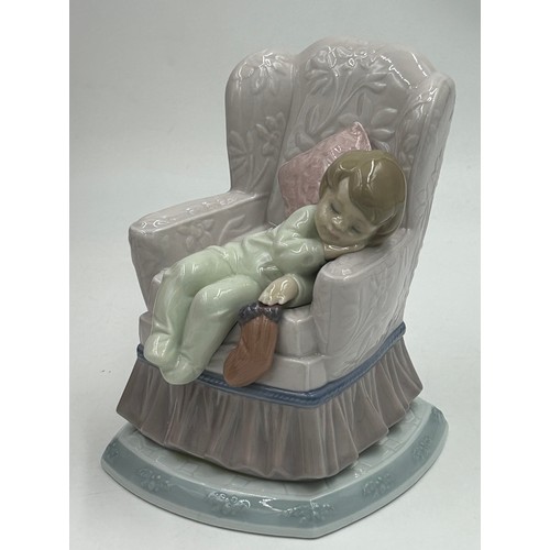 213 - Lladro: The Night Before Christmas Collection 'Visions of Sugarplums', 01006667 17 x 15cm in origina... 