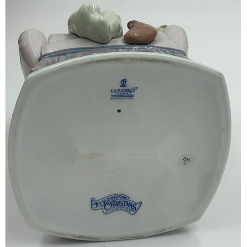 213 - Lladro: The Night Before Christmas Collection 'Visions of Sugarplums', 01006667 17 x 15cm in origina... 