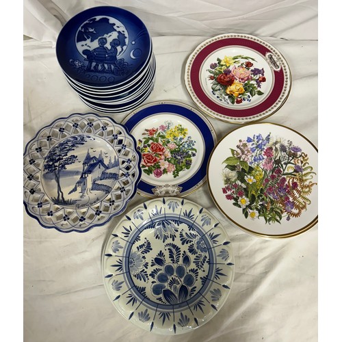 206 - A collection of plates to include Royal Copenhagen Christmas plates 1974, 1975, 1977, 1978, 1979, 19... 