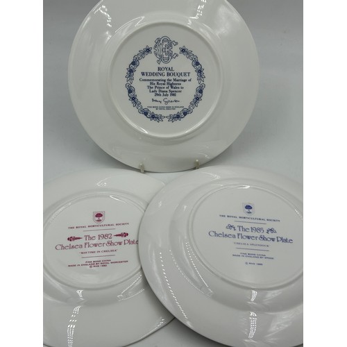 206 - A collection of plates to include Royal Copenhagen Christmas plates 1974, 1975, 1977, 1978, 1979, 19... 