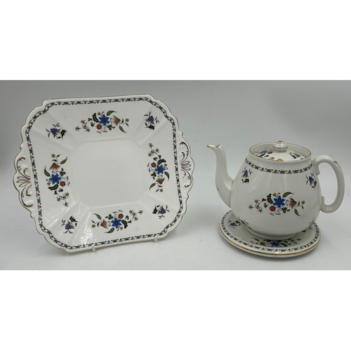 214 - A Shelley Chelsea pattern tea service to include a square cake plate, a teapot with stand, a lidded ... 