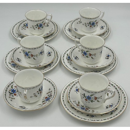 214 - A Shelley Chelsea pattern tea service to include a square cake plate, a teapot with stand, a lidded ... 