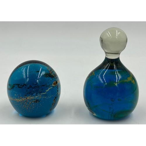 469 - Glass paperweights to include 2 x Mdina both marked to base, tallest 10.5cm together with six others... 