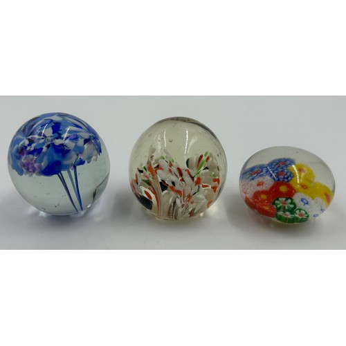 469 - Glass paperweights to include 2 x Mdina both marked to base, tallest 10.5cm together with six others... 