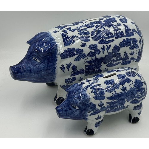 285 - Two contemporary oriental willow patterned blue and white ceramic piggy banks together with a vintag... 