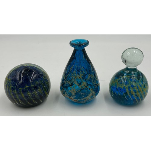 475 - Five pieces of Mdina glass in blue and green hues to include 3 squat vases, tallest 12cm h and 2 x p... 